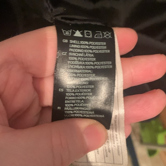 Incredibly stylish Black puffer coat w/zipper pockets/buttons H and M SZ 40 R 🔥 - Picture 13 of 13